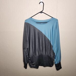 Tahari Sport Top Womens 1X Blue Gray Polyester Stretch Boat Neck Long Sleeve